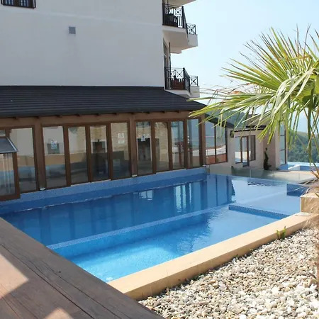 Lux Milmari Reko Premier 14 * Копаоник