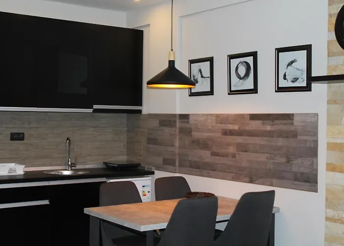 Lux Milmari Reko Premier 14 Apartment *